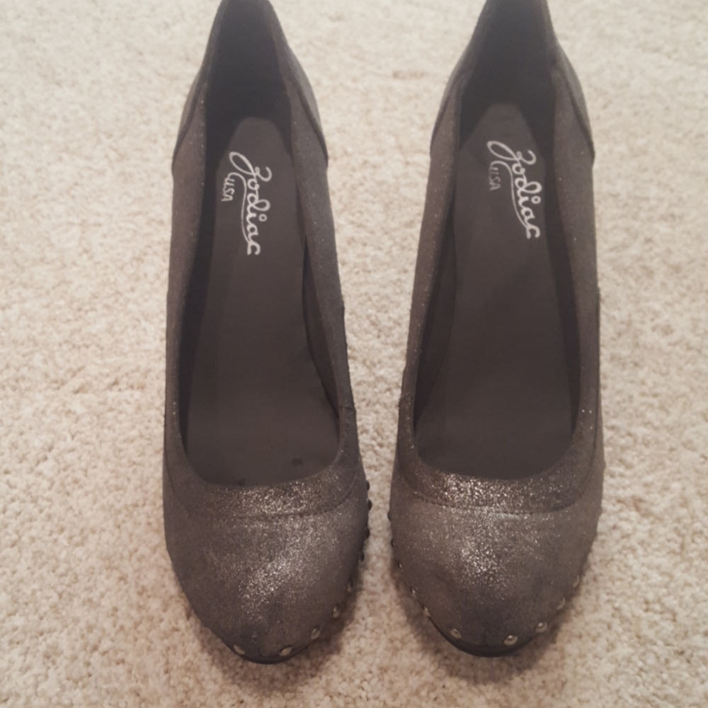 NWOT silver heels with studs